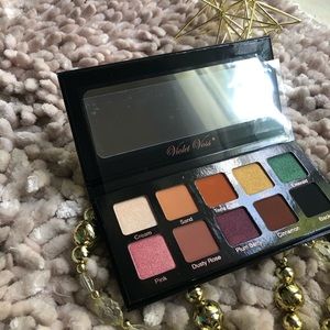Violet Voss Essentials Pallette
